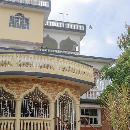 Van Villa Guesthouse Negril Exteriör bild