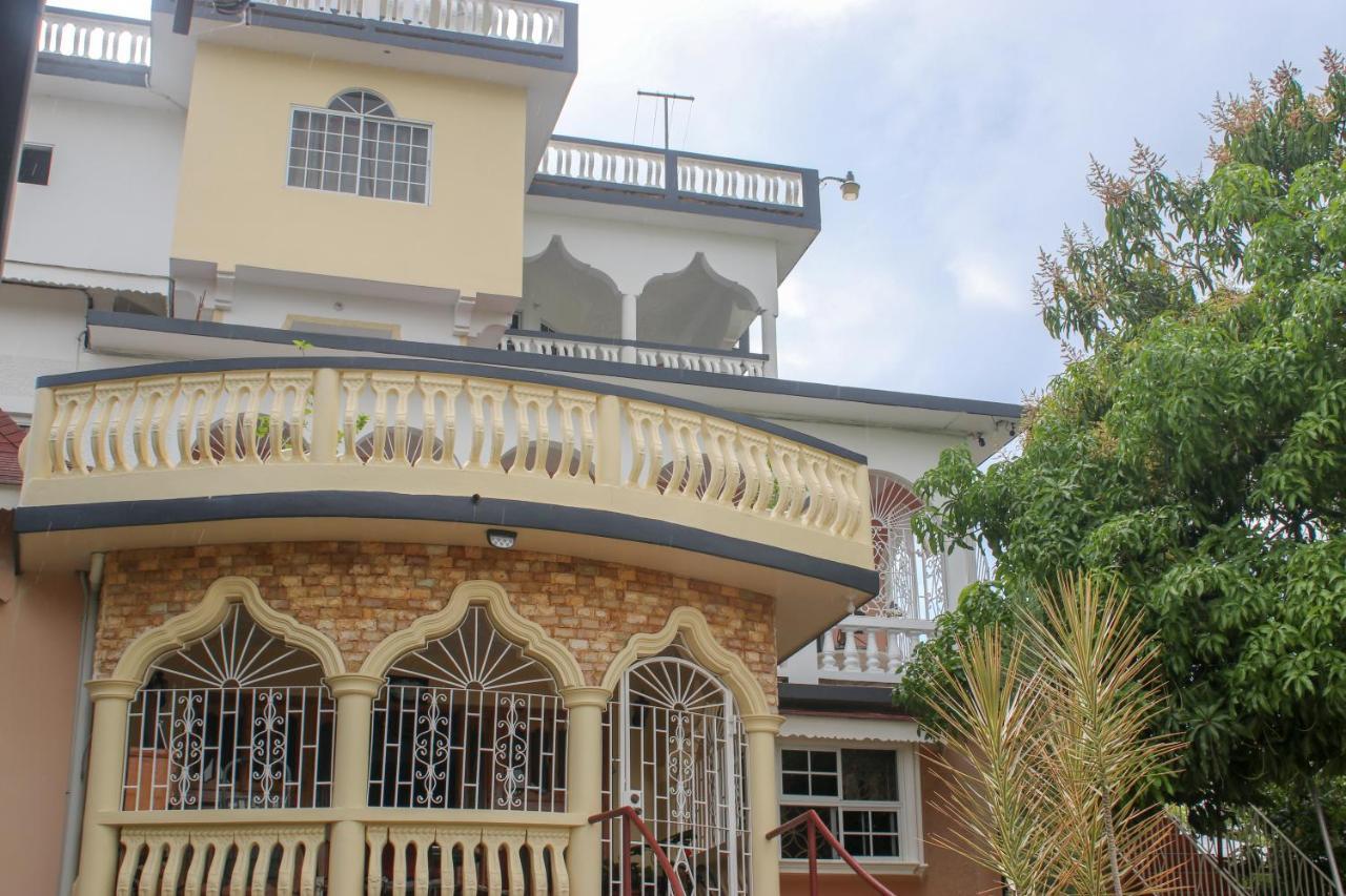 Van Villa Guesthouse Negril Exteriör bild