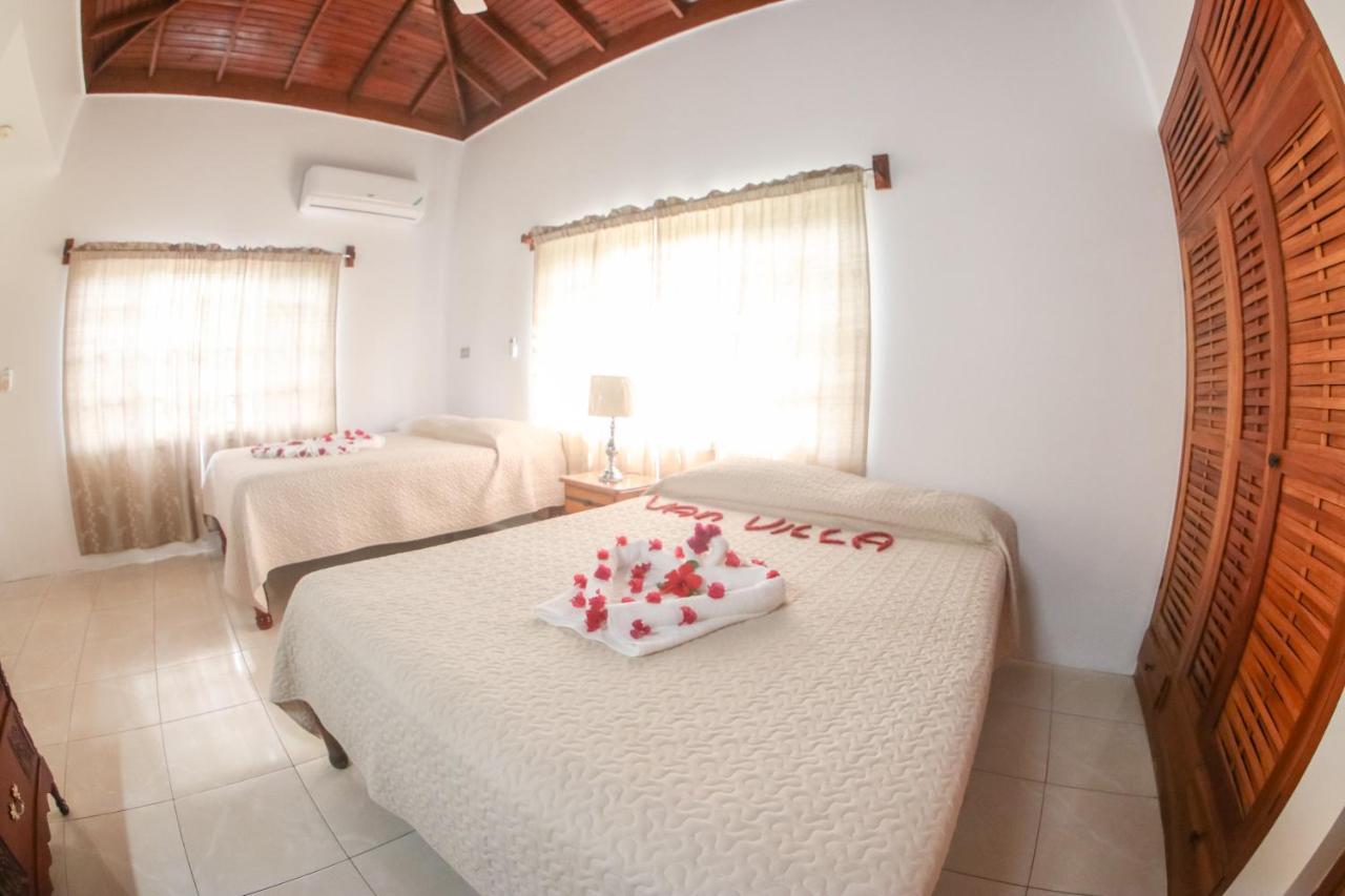 Van Villa Guesthouse Negril Exteriör bild