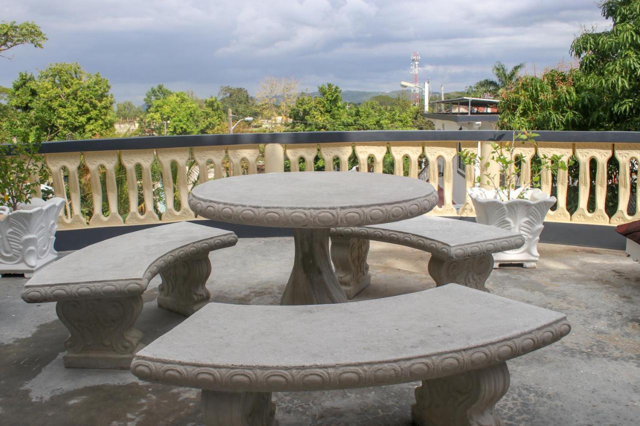 Van Villa Guesthouse Negril Exteriör bild