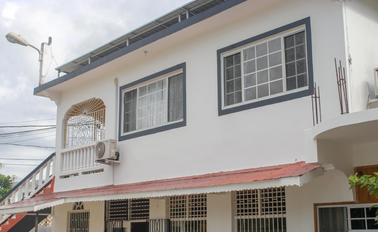 Van Villa Guesthouse Negril Exteriör bild