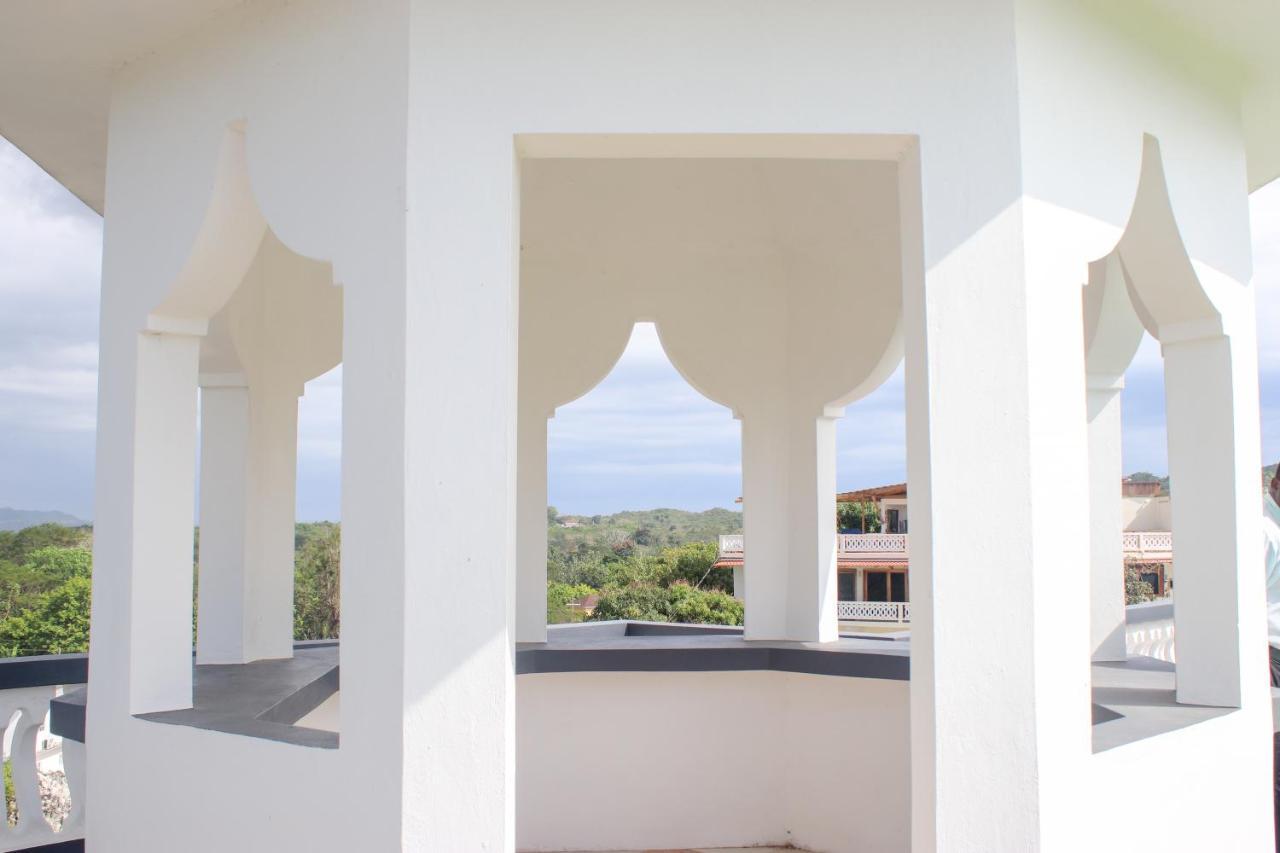 Van Villa Guesthouse Negril Exteriör bild